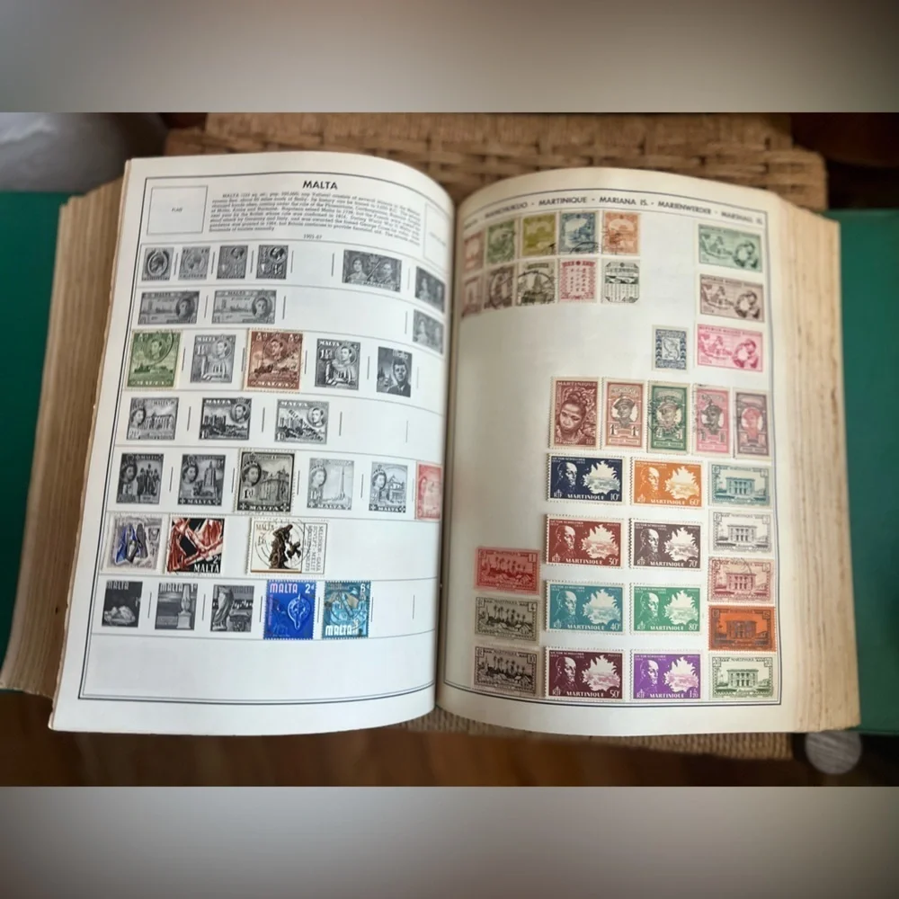 Rare Vintage H.E. Harris Senior Statesman World Stamp Album Collectible Stamps